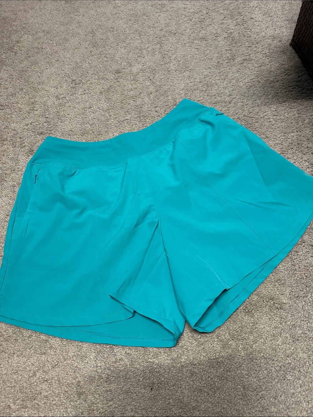 Tek Gear Women’s Workout Gear Mid Rise Shorts in Turquoise - M